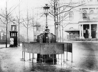 Vespasienne (offentlig urinal) på Grands Boulevards, Paris, ca. 1900